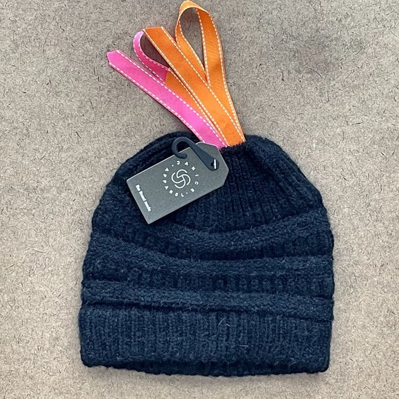 WOMENS GRAY KNITTED PONYTAIL BEANIE - NWT - OSFA - Picture 7 of 7